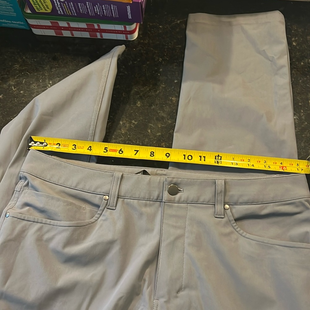lululemon athletica Men's Chinos in Light Gray